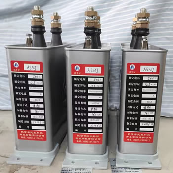 低壓并聯(lián)電容器現(xiàn)場照片