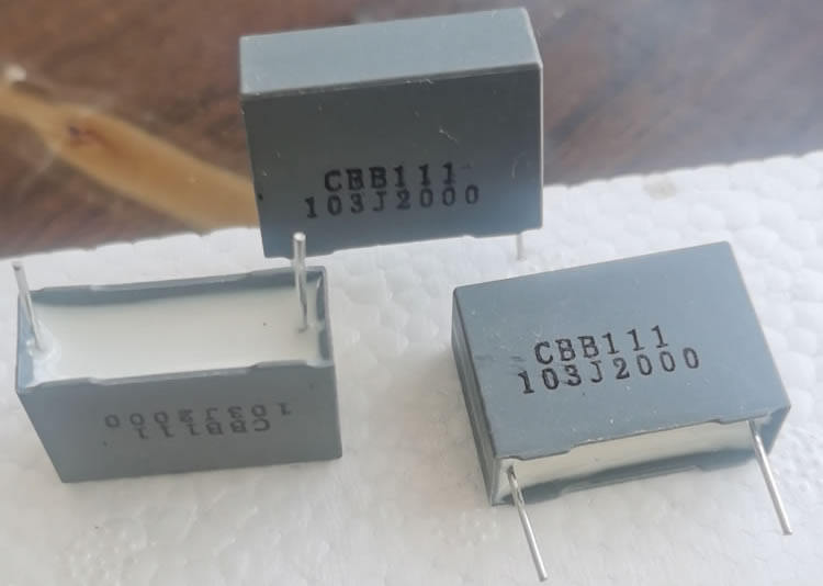 CBB111型箔式高壓聚丙烯電容器實物圖